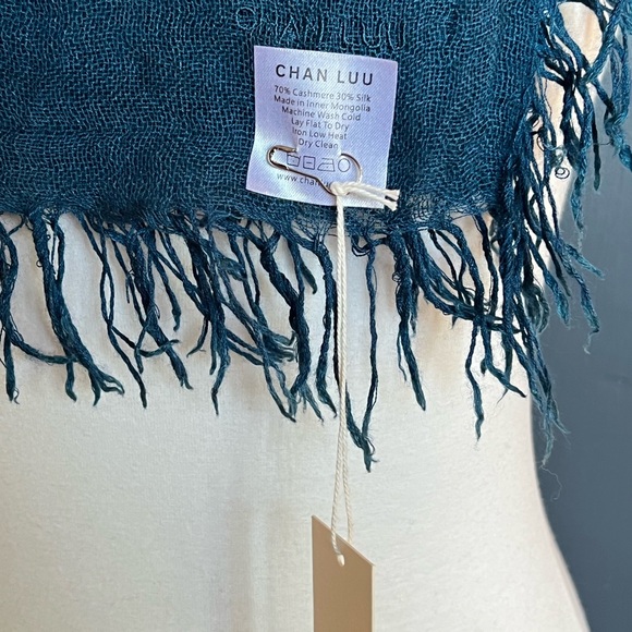 New Auth Chan Luu Cashmere and Silk Scarf Color: Deep Sea Blue - Picture 5 of 5